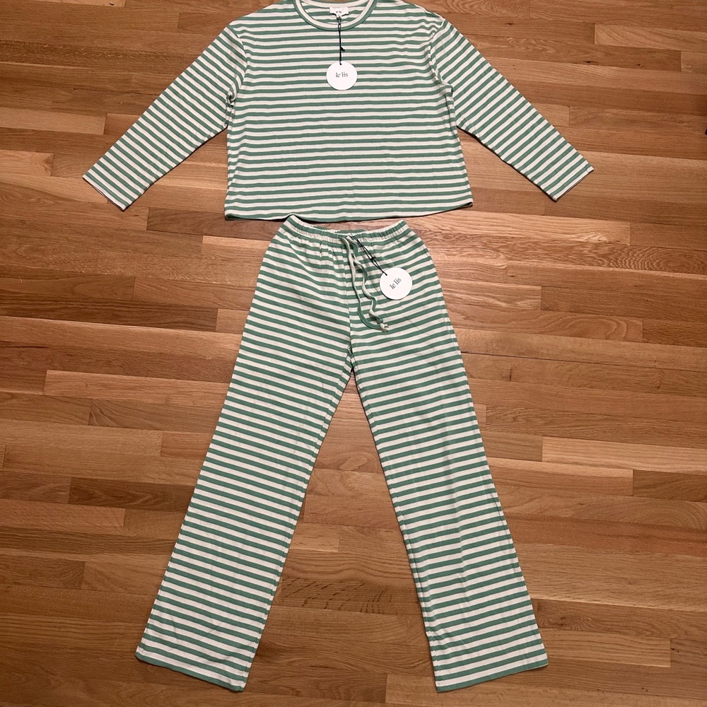 Le Lis White and Green Stripe Lounge Set